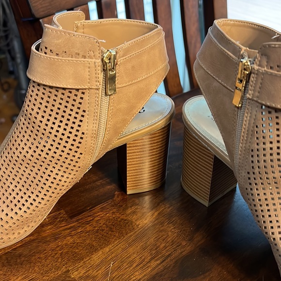 Stylish a.n.a Heels, Size 10 - Picture 13 of 14